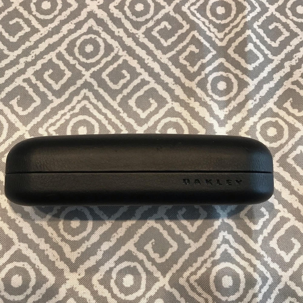 Women’s  Oakley Glasses hard clam shell Case